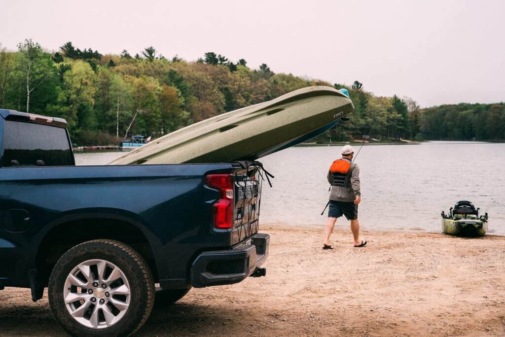 Best Way to Put Canoe in Truck Bed • The Truck How