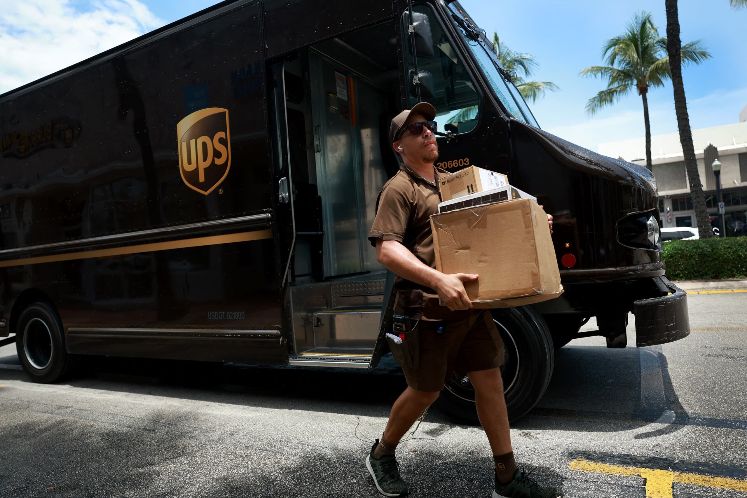 How Much Do Ups Truck Drivers Make