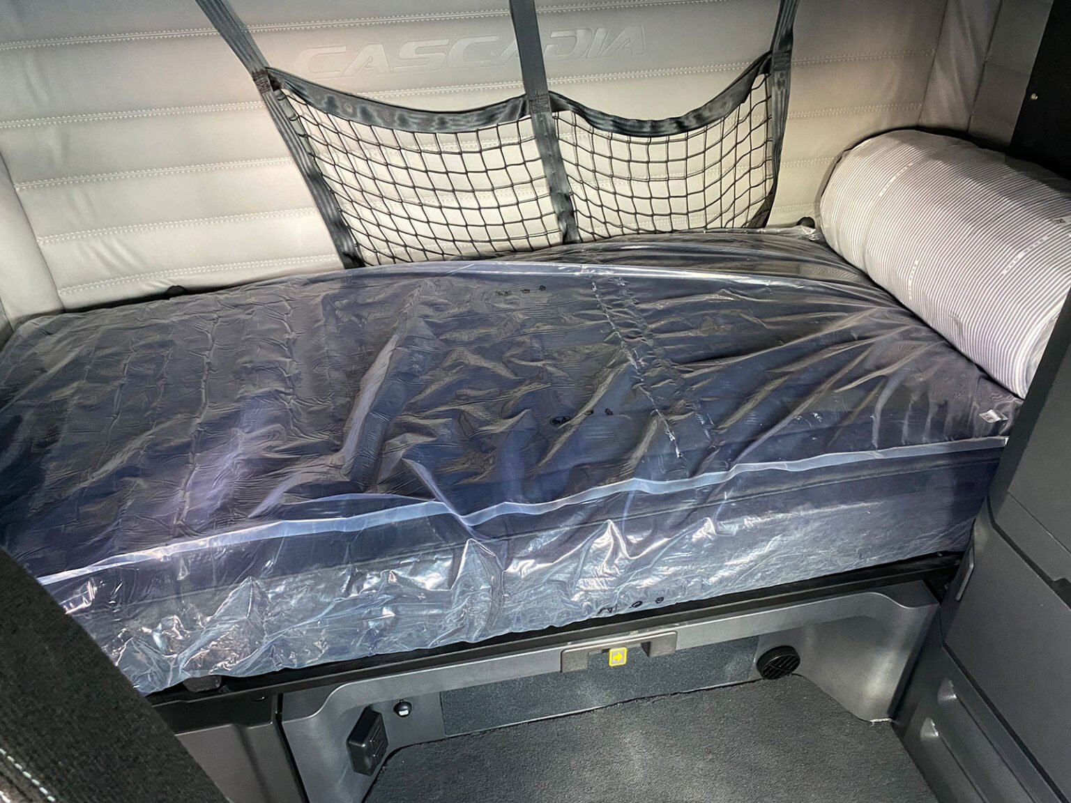 What Size Mattress is in a Freightliner Cascadia • The Truck How